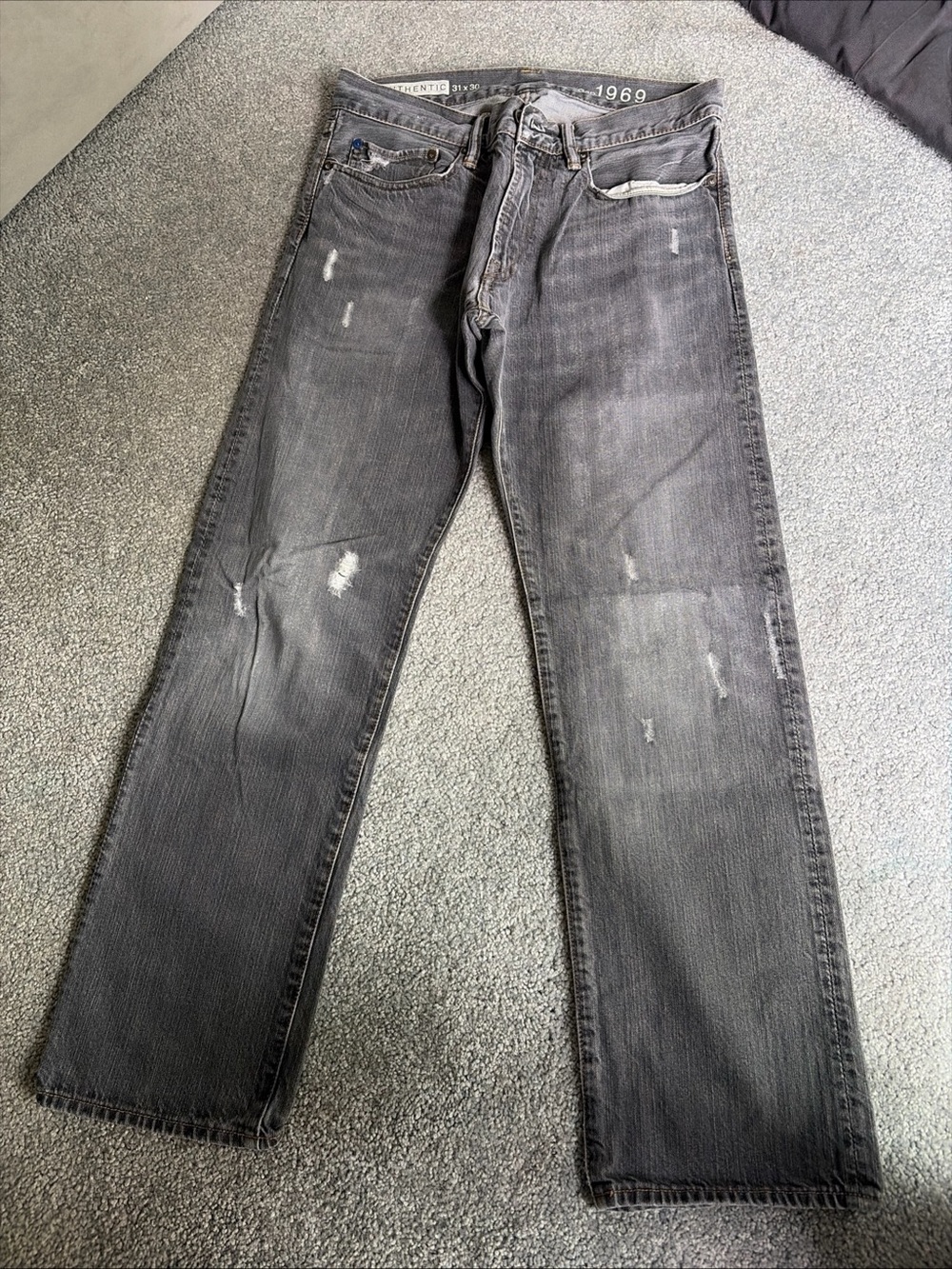 Gap 1969 Jeans 31x30 Faded Gray Lightly Distressed Straight Denim Jeans, Nice!